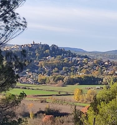 Pierrevert vu de loin