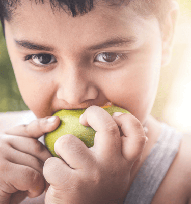 mangue jus garçon été summer gourmand fruit sucré juteux exotique magasin bio