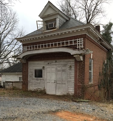 2123 rivermont carriage house before renovations.
