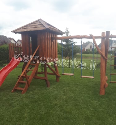 medinė supynė su nameliu