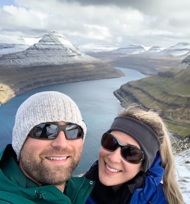 A smiling couple with a mountain vista behind them
