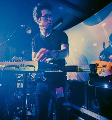 Picture by Tom Pallant (Yung Blud). Performing with SUN SILVA