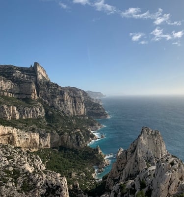 Marseille calanques mer rochers ciel bleu