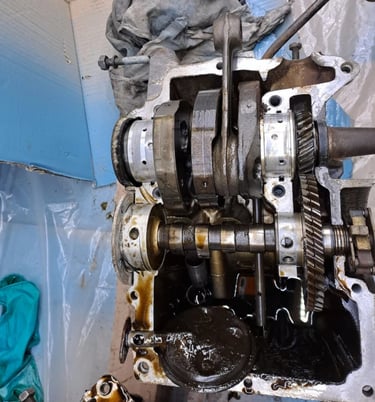 Demi-bloc moteur plein d'huile