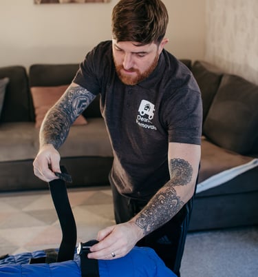 dean from deanos removals strapping up furniture