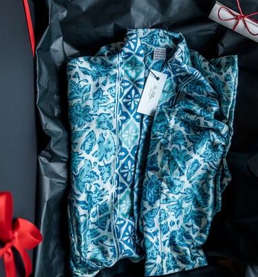 BLUE KIMONO PACKAGE IN BLACK BOX RED RIBBON