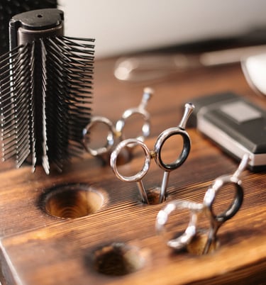 hair dreser stylist tool set on taibal 
