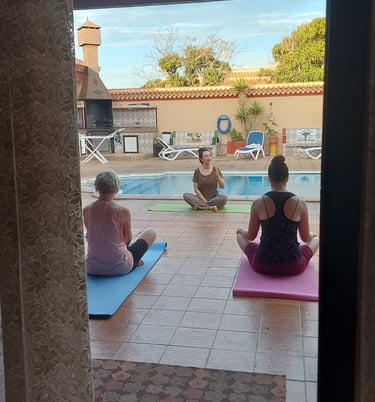 photographie d'un cours particulier de yoga donné par Zoé