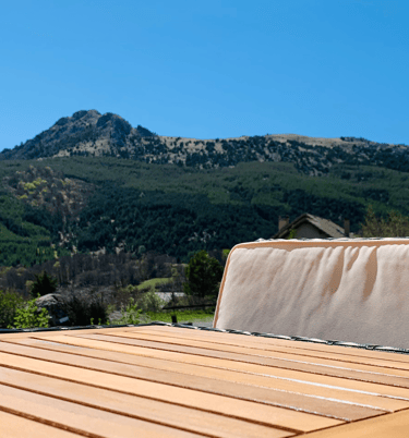table terrasse face montagne
