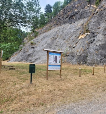 à 10mn a pied à Dourgne - mur d'escalade