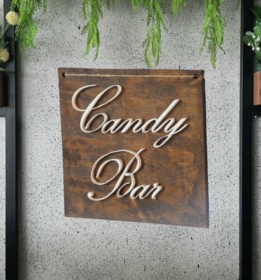 Cartel de madera con letras Candy Bar en relieve