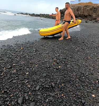 Una zurita 240 de suelo de aluminio entrando al mar