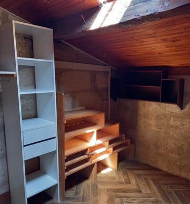 Frankrijk -Sud-Ouest- Nouvelle-Aquitaine -Gironde eerste verdieping - Chalet - kantoor met veluxraam