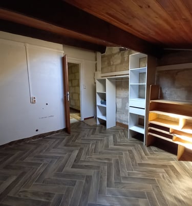 Frankrijk -Sud-Ouest- Nouvelle-Aquitaine -Gironde eerste verdieping - Chalet - kantoor met veluxraam