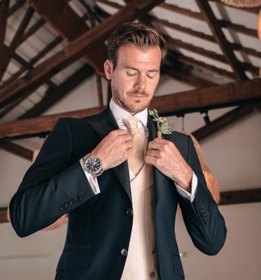 a man in a suit and tie tie