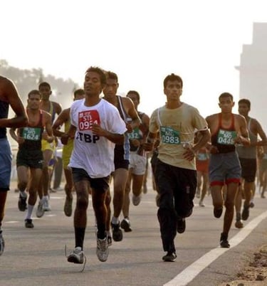 a group of people running in a marathon