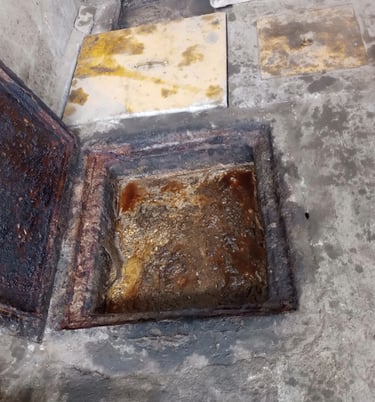 Caja de cañeria totalmente colapsada por grasa de restaurante