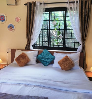 Goa Candolim beach 2 BHK AC private bungalow ith terrace , 1 km from Candolim Beach