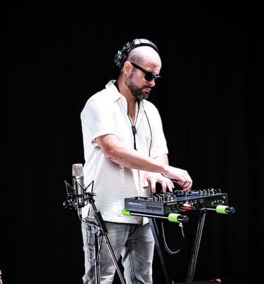 DJ Saxo y Percusión