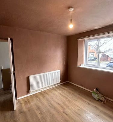 Living room wall plastered and ready for painting by Franklins Plastering
