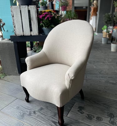 Réfection chauffeuse en laine beige et passepoil