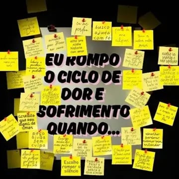 Painel com post-its amarelos ao redor da frase “Eu rompo o ciclo de dor e sofrimento quando..."