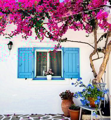 Les jolies façades fleuries d'Antiparos