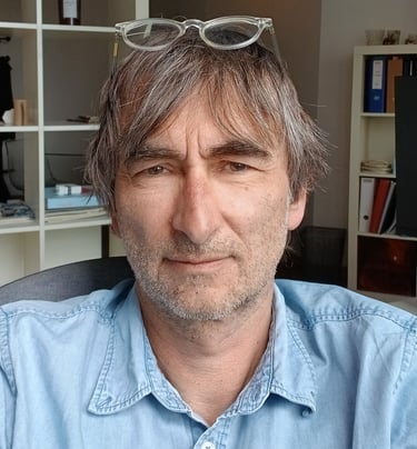 PASKAL est un auteur de BD qui s'intéresse en tant qu'artiste à l'usage de l’IA.