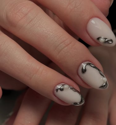 Perlamutro spalvos manikiūras