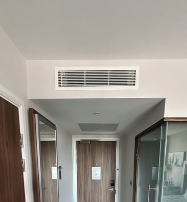 po gipso lubomis sumontuotas daikin  fdxm35 kanalinis kondicionierius