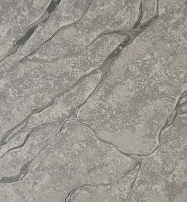 plancha, superficie o cubierta de cuarzo gris con vetas gris oscuro 