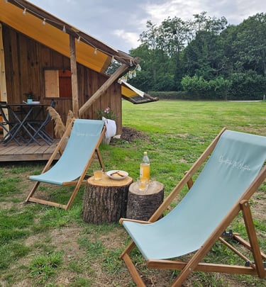 two chairs with drinks on a lawn