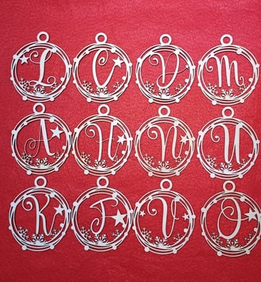 Boules de noel monogramme découpe laser
