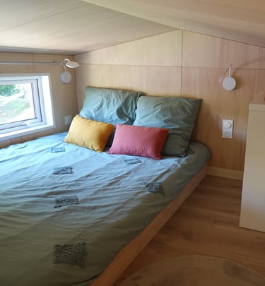 Tiny-house restroom in Saignon (Luberon)