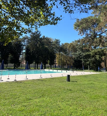 Campo da tennis in terra rossa presso il Centro Tennis Aeronautica, Milano.