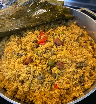 a pot of rice with pigeon peas (Arroz con gandules)