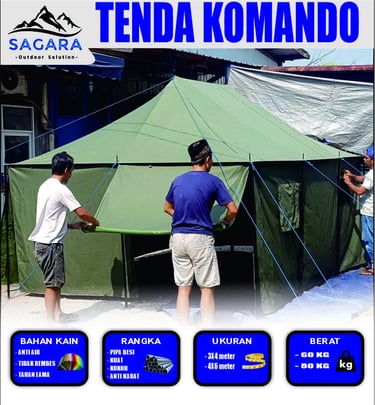 3 orang sedang mendirikan tenda regu komando yg berukuran 4x6m