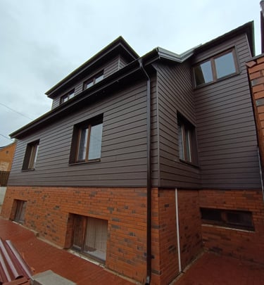 Cedral dailylenčių fasadas