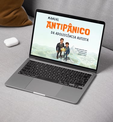 Notebook exibindo o curso Manual Antipânico na tela.