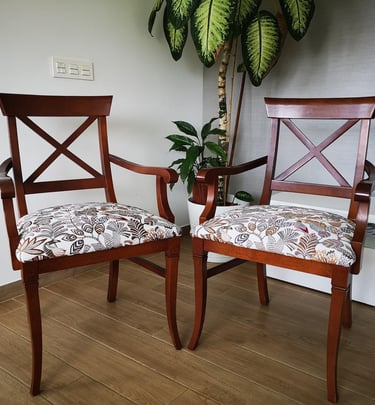 Reparación integral y tapicería sillas comedor. Santa Cruz.