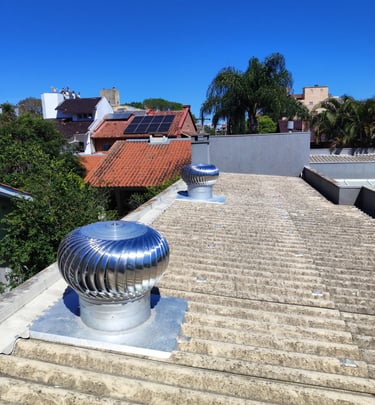 Rufo e vedação em claraboia de telhado metálico em Porto Alegre.
