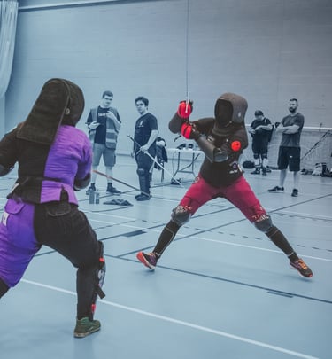 Photo by Andy McCormack/@the.hematog. Aphra competing in women's + longsword at Wessex League.
