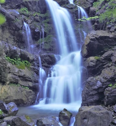 Bach wasserfall berge gischt fließend milchig allgaeuer alpen