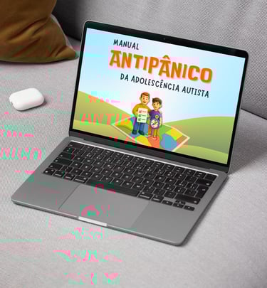 Notebook exibindo o curso Manual Antipânico na tela.