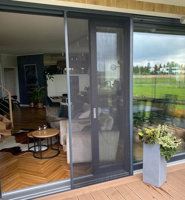 moskitiera plisowana pozioma do dużych okien tarasowych 