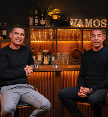 Rafa Márquez y David Trezeguet en plena grabación de su formato de youtube