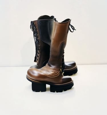 animation chaussures bottes en vitrine