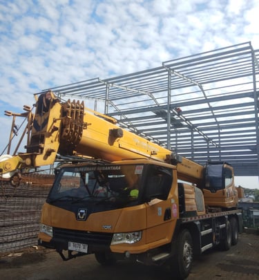 Mobil crane 25 ton kontruksi baja