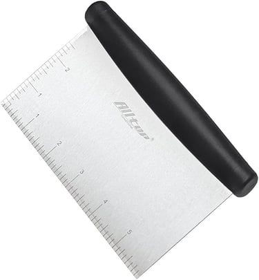 Bench scraper or cake smoother