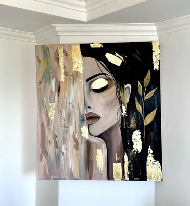Cuadro en lienzo pintado a mano con retrato femenino, técnica mixta para decoración moderna.
